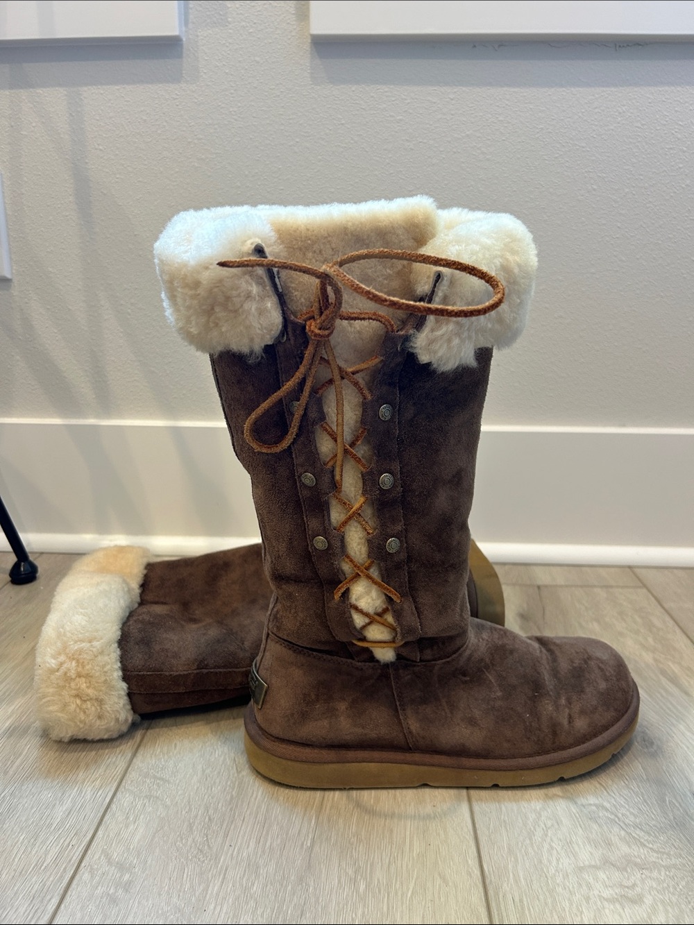 Vintage UGG Australia S163 Tall Lace Up Shearling Boots Brown Size 9